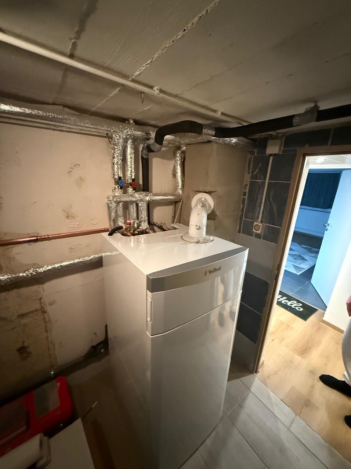 Heizungsinstallation in Essen — Vaillant Gas-Brennwertheizung fachgerecht montiert