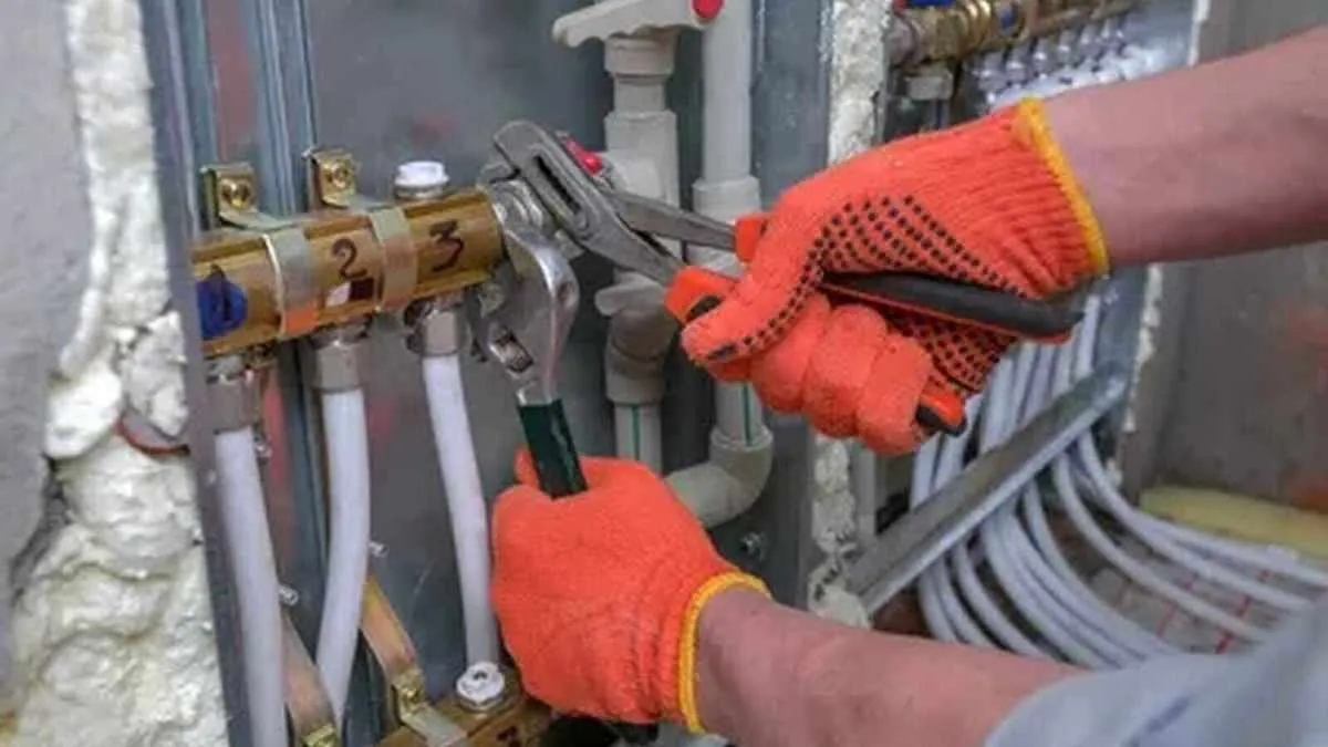 Rohrbruch und Wasserschaden – Janas Haustechnik Fachkräfte 24/7 erreichbar